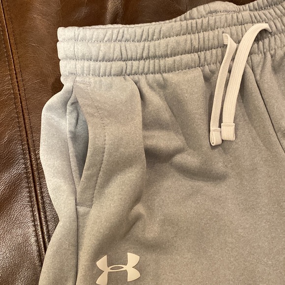 Under Armour Boys Joggers gray, youth large - Picture 4 of 7